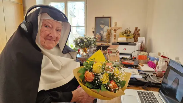Schwester Bernadette in ihrem Zimmer im Kloster Goldenstein, Jänner 2026