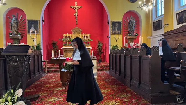 Die Ordensfrauen (im Vordergrund Schwester Rita, 82)  in der Kapelle des Klosters Goldenstein | Fotocredit: Edith Meinhart