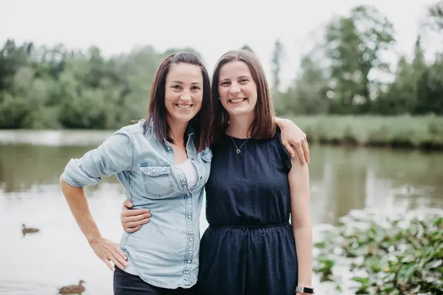 Regina Leimüller, 35, mit ihrer Schwester Elke Asen, 30 | Fotocredit: Foto: privat